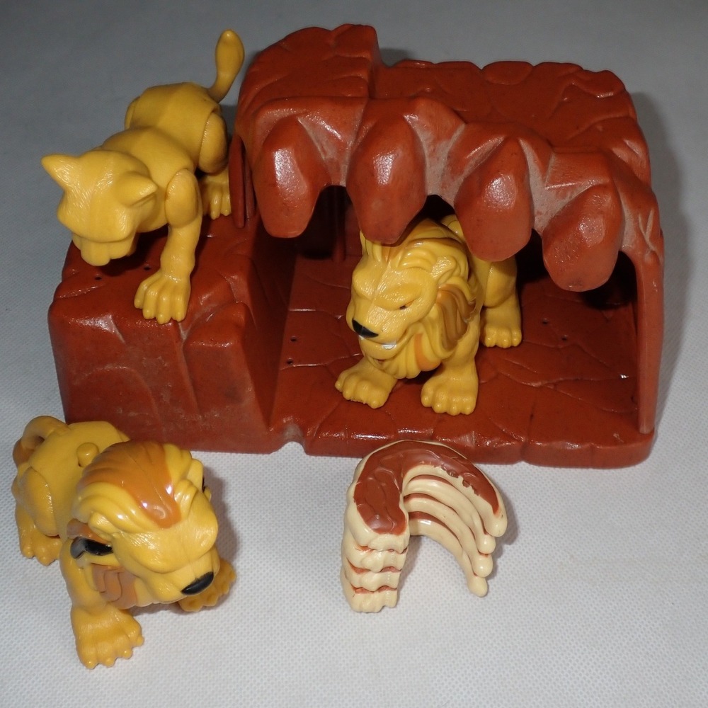 Imaginext ADVENTURE LION CAVE Set with Two Lions 1 lioness, Den and Ribs 2006